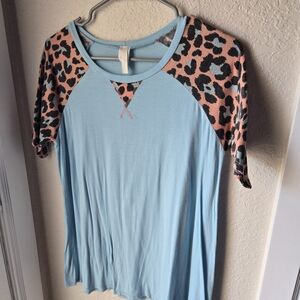 Chic Blue and Leopard Print Raglan Tee